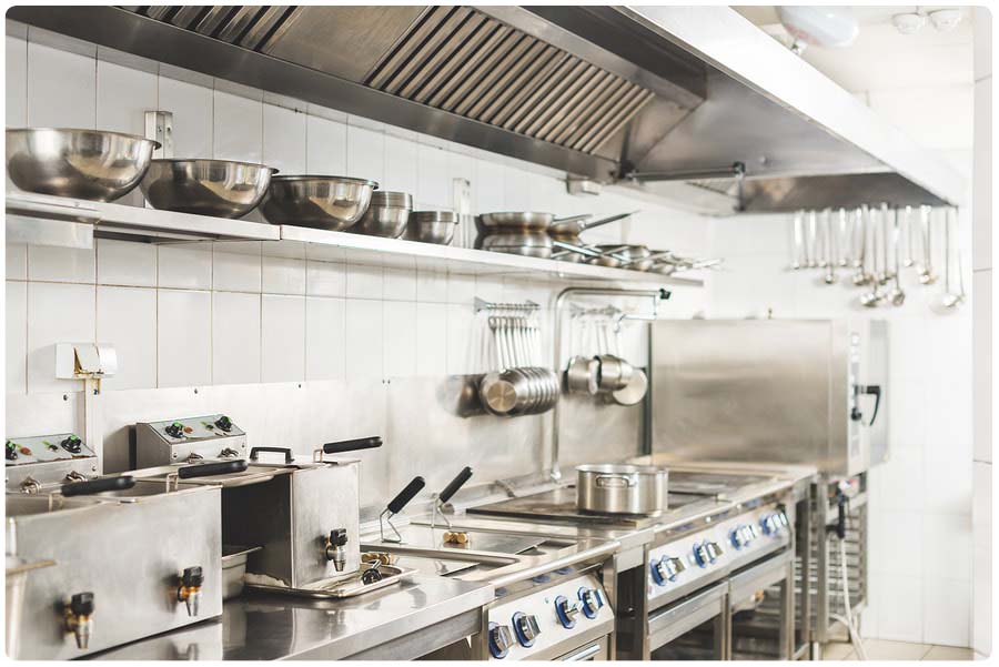 اعتبارات هامة عند شراء معدات المطبخ الصناعي في عمان